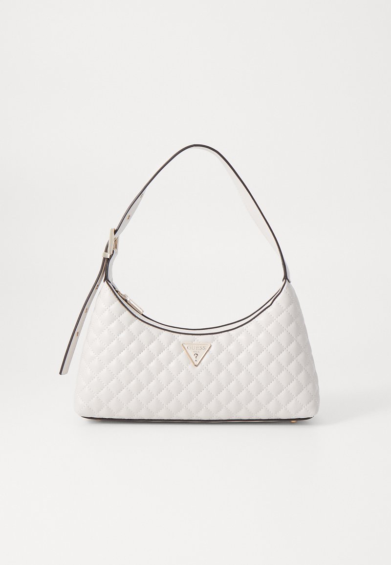 Borsa bianca trapuntata con tracolla curva, caratterizzata da dettagli in metallo dorato e un bordo nero lungo il margine. Placca con logo sulla parte anteriore.