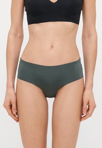 Mörkgrön bikiniunderbyxor med en slät yta, låg midja och bred midjeband. Tillverkade av stretchigt material för komfort och passform.