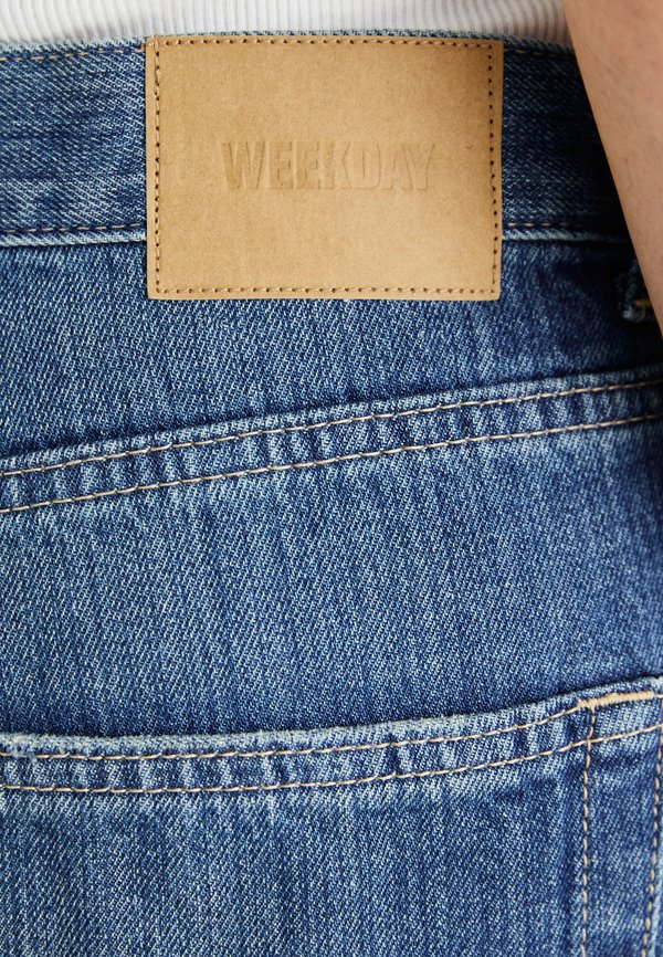 ASTRO - Baggy Jeans2