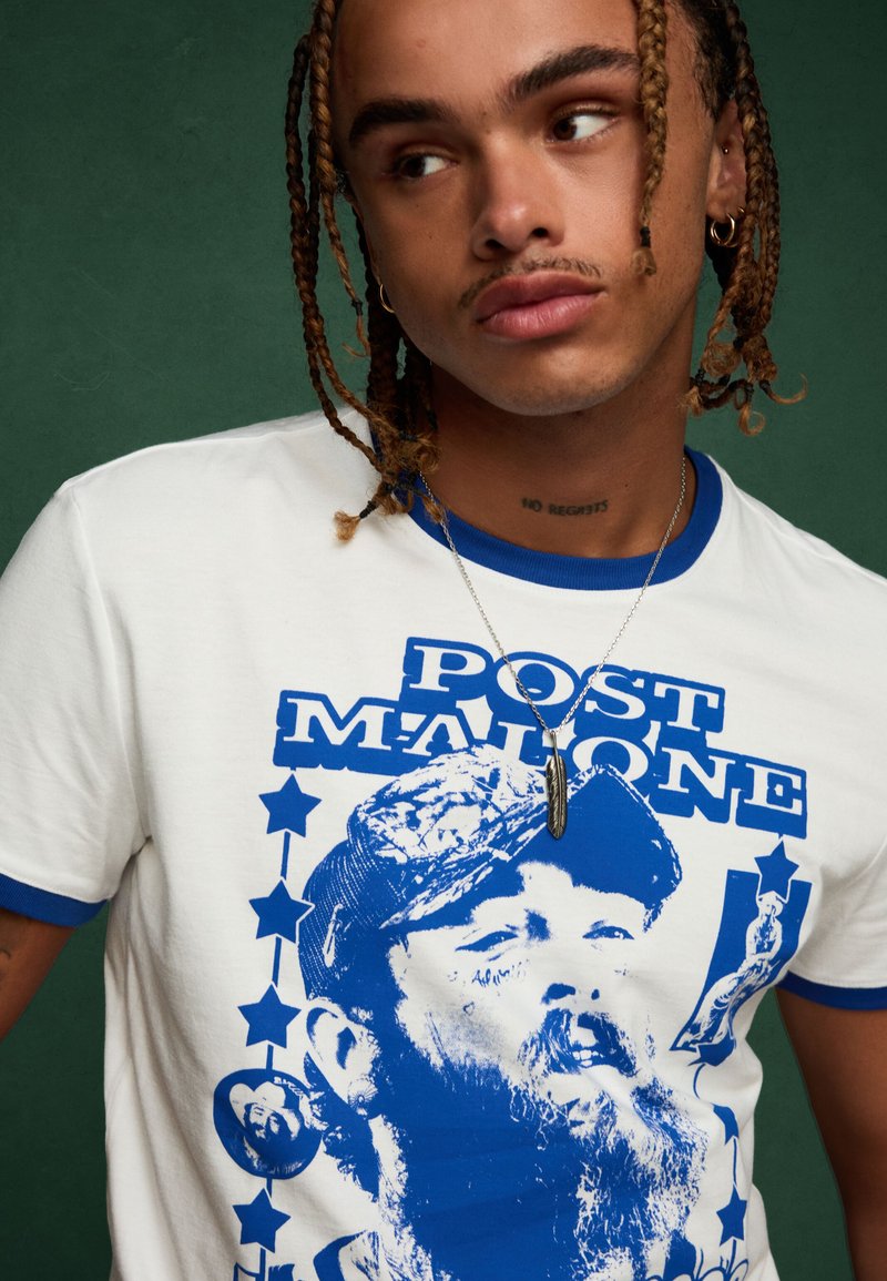 Bershka POST MALONE SHORT-SLEEVE - Potiskana majica - dark blue