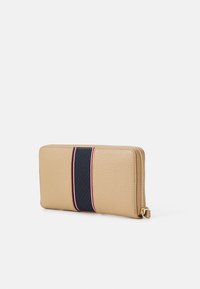 Tommy Hilfiger LEGACY LARGE  - Lommebok - safari canvas
