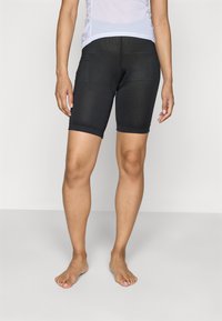 Schwarze Radsportshorts mit einer figurbetonten Passform, glattem Stoff, Mittellänge bis zum Oberschenkel und einer gepolsterten Einlage für mehr Komfort während der Fahrten.