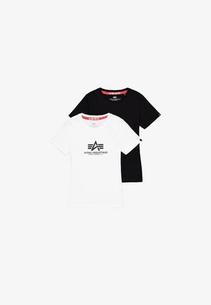 Dois t-shirts básicos com decote redondo, um branco com logotipo preto e um preto sólido, feitos de algodão, com mangas curtas e bainhas retas.