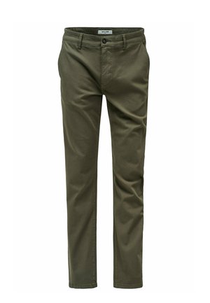 Pantalon décontracté pour homme en vert olive, coupe slim, avec passants pour ceinture, fermeture par bouton et poches avant, présenté sur fond blanc.