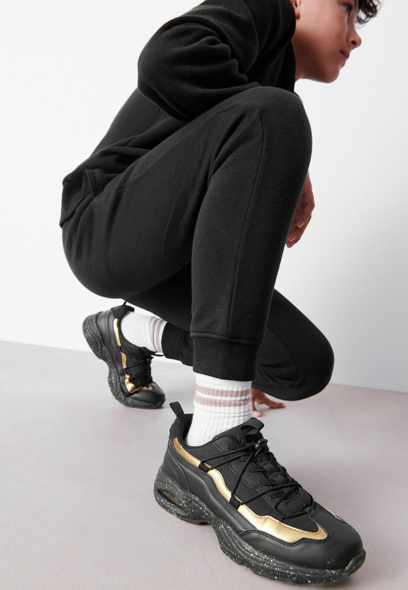 Next Trainers black gold/black Zalando.de