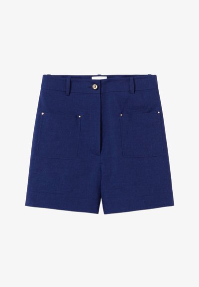 Shorts bleu marine en lin mélangé, dotés de deux poches avant avec quincaillerie dorée et d'une petite fermeture à bouton.