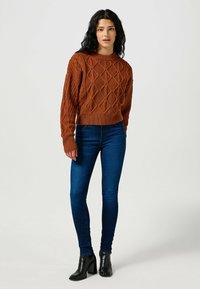 Wrangler CABLE KNIT SWEATER - Maglione - gingerbread