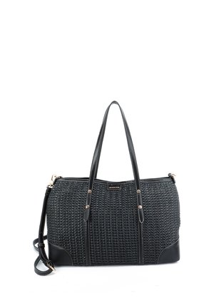 Borsa tote nera intrecciata con manici in pelle, dettagli agli angoli e tracolla rimovibile su sfondo bianco.