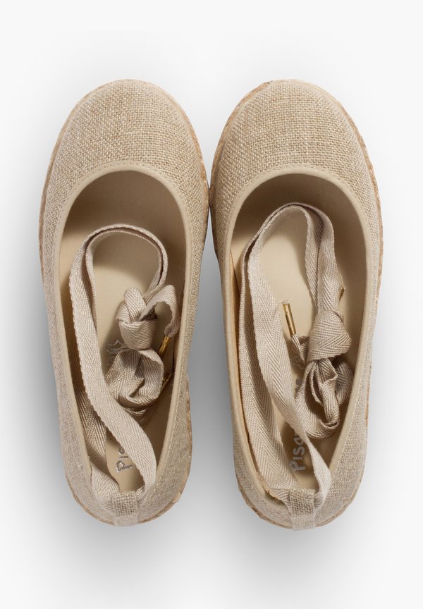 CON CINTAS – Riemchenballerina – beige
