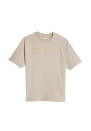 T-shirt beige à manches courtes et col rond avec texte embossé "MARC O'POLO" sur la poitrine, coupe décontractée et design épuré.