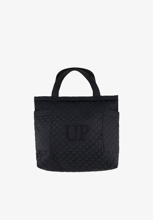 Bolso tote negro acolchado con dos asas, bolsillo con solapa en el frente, bolsillos laterales y logo "UP" en relieve en la parte frontal.