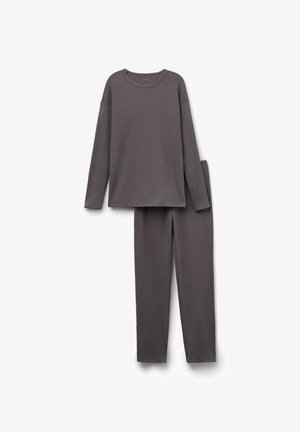 Grau geripptes Langarmoberteil und passende Hose, die einen lässigen Schnitt und einen einfachen Rundhalsausschnitt bietet, aus weichem, strukturiertem Stoff gefertigt.