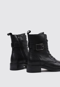 Sandra Fontán VERGES - Lace-up ankle boots - black