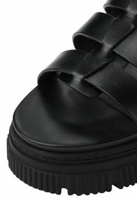 Tamaris Plateausandalette - black
