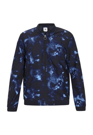Veste bomber bleu marine avec un motif tie-dye dans différentes nuances de bleu, dotée d'une fermeture éclair à l'avant et de poignets et d'un ourlet côtelés.