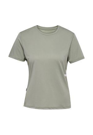 Krótki rękaw, jasnoszara sportowa koszulka z okrągłym dekoltem, subtelną prążkowaną fakturą i małym białym logo w pobliżu dolnej strony.