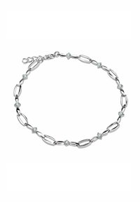 Srebrna bransoletka łańcuszkowa ma wydłużone ogniwa przeplatane małymi, jasnoniebieskimi kamieniami szlachetnymi, tworząc delikatny i elegancki wzór.