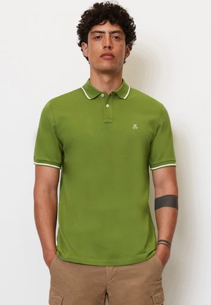 Marc O'Polo SHORT SLEEVE SLITS AT SIDE EMBROIDERY ON CHEST - Poloshirt - cargo khaki