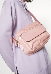Weekday Felpa con cappuccio - lilac