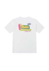 Camiseta blanca de algodón con un gráfico colorido en la parte posterior que dice: "¡Visita la ciudad vacacional Los Robin! 08005... ¡el paisaje de un soñador!"