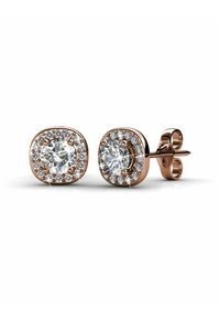 Orecchini a stud in oro rosa con una pietra centrale trasparente rotonda circondata da pietre trasparenti più piccole in una montatura quadrata.