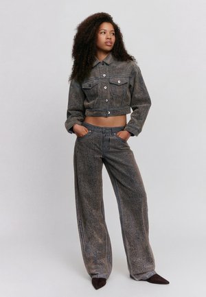 Bershka TEXTURED LOW-RISE - Straight leg -farkut - blue denim