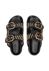 Sandales à glissière noires et en tissu naturel, avec deux sangles réglables et boucles en métal doré, semelles plates et texture lisse.