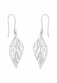 Orecchini a forma di foglia d'argento con un intricato design a taglio. Il metallo presenta una finitura liscia e uno stile pendente leggero.