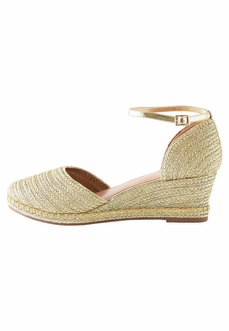 Next FOREVER COMFORT CLOSED TOE -REGULAR FIT - Kiilakorkoavokkaat - gold