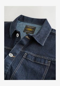 Kijelölve, indigo blue