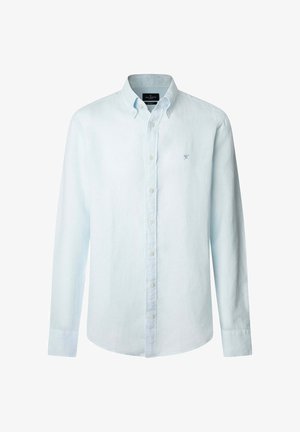 Světle modrá košile s dlouhými rukávy a knoflíky, vyrobená z lnu. Vyznačuje se klasickým límcem, předními knoflíky a malým vyšitým logem na hrudi.