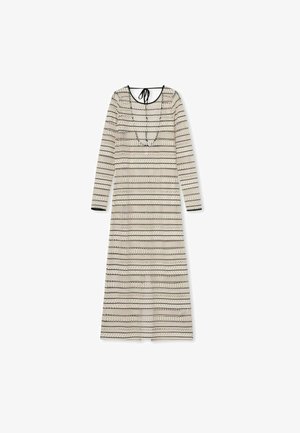 Langärmliges Kleid in Creme mit schwarzen horizontalen Streifen. Es hat einen runden Ausschnitt mit einer Schleife im Rücken und aufwendigen, strukturierten Mustern.