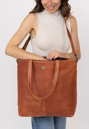 Gusti Leder, GUSTI LEDER SHOPPER ALEXANDRA - Shopper - braun
