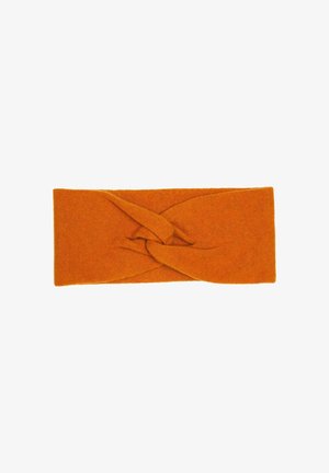 Maglione corto a maniche corte di colore bianco con una texture morbida. Il modello indossa una fascia per capelli arancione annodata. Lo sfondo è bianco uniforme.