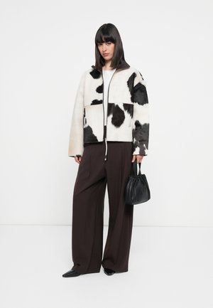 Rang 6: 2nd Day - ENRIQUETA  - Kožnata jakna