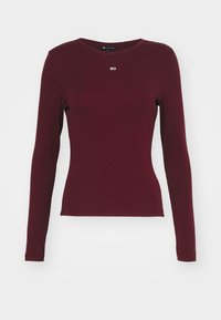 Unselected, deep rouge