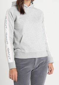 GANT Sweat à capuche - light grey