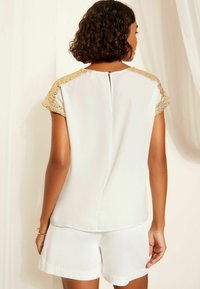 Friends Like These SEQUIN EMEBELLISHED-REGULAR FIT - Triko s potiskem - white