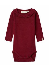 Bodysuit à manches longues côtelé en rouge foncé avec un col volanté, des fermetures à pression au bas, et des détails texturés le long des bords.