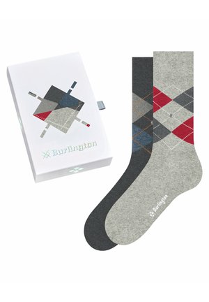 Chaussettes à motif argyle gris et noir présentées avec une boîte blanche arborant un design géométrique et le logo "Burlington" en lettres métalliques.