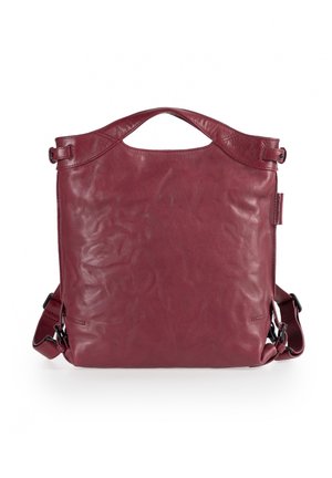 Bordeauxfarbene Ledertasche mit strukturierten Oberfläche, rechteckiger Form, zwei oberen Griffen und einem verstellbaren Tragegurt. Minimale Hardware.