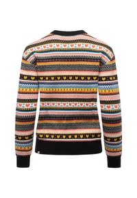 Wielokolorowy sweter w wzory z poziomymi paskami z sercami, diamentami i kształtami geometrycznymi w kolorach czarnym, żółtym, niebieskim, koralowym i białym.