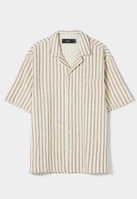 Koszula z krótkim rękawem w kremowym kolorze z brązowymi pionowymi paskami. Posiada kołnierz z wycięciem, kieszeń z przodu oraz zapięcie na guziki. Materiał o teksturowanej strukturze.