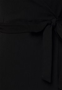 NA-KD Vapaa-ajan mekko - black