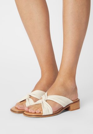 Mis Pepas Klapki płaskie