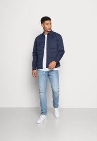 Denham LINCOLN QUILTED - Casaco leve - navy