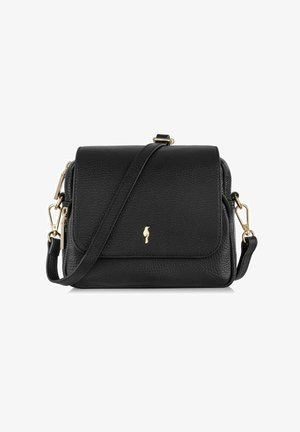 Czarna skórzana torba na ramię z fakturowanym wykończeniem, z zamknięciem na klapkę i złotymi elementami. Regulowany pasek, kompaktowy prostokątny kształt.