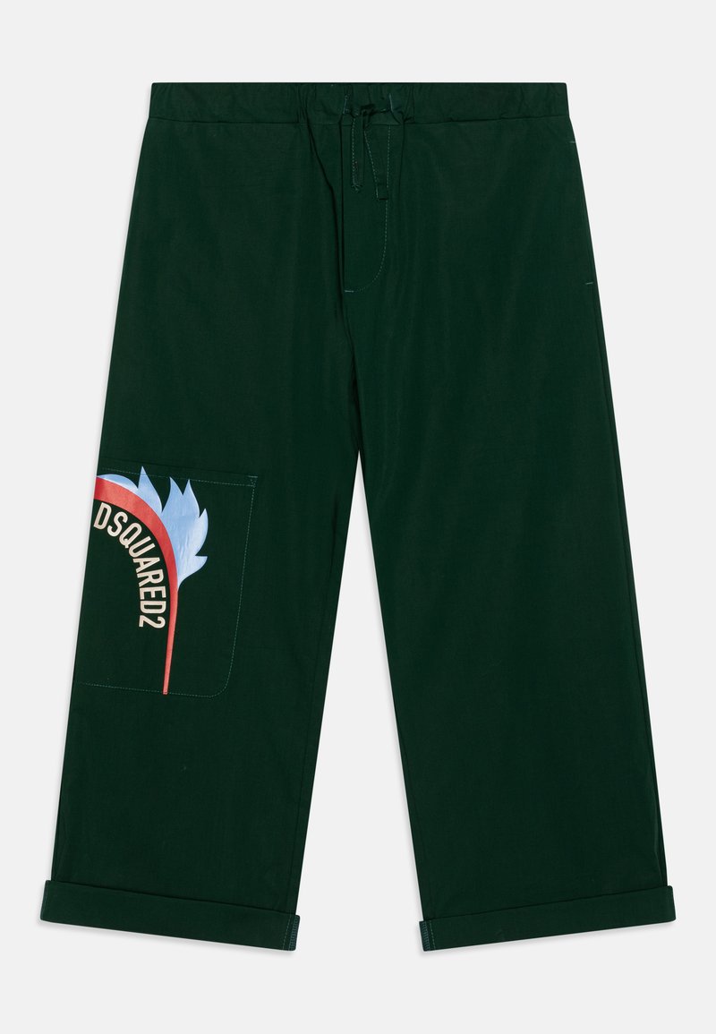 Pantalons en coton vert avec une taille élastique, présentant une grande poche à patch imprimée couleur avec le logo 'DSQUARED2' et un design graphique.