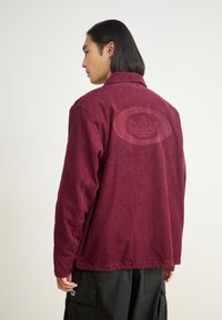 adidas Originals CHORE COAT - Tunn jacka - shadow red