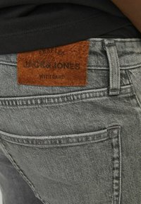 Jack & Jones JJIERIK JJCOOPER BREAKS - Vaqueros tapered - grey denim